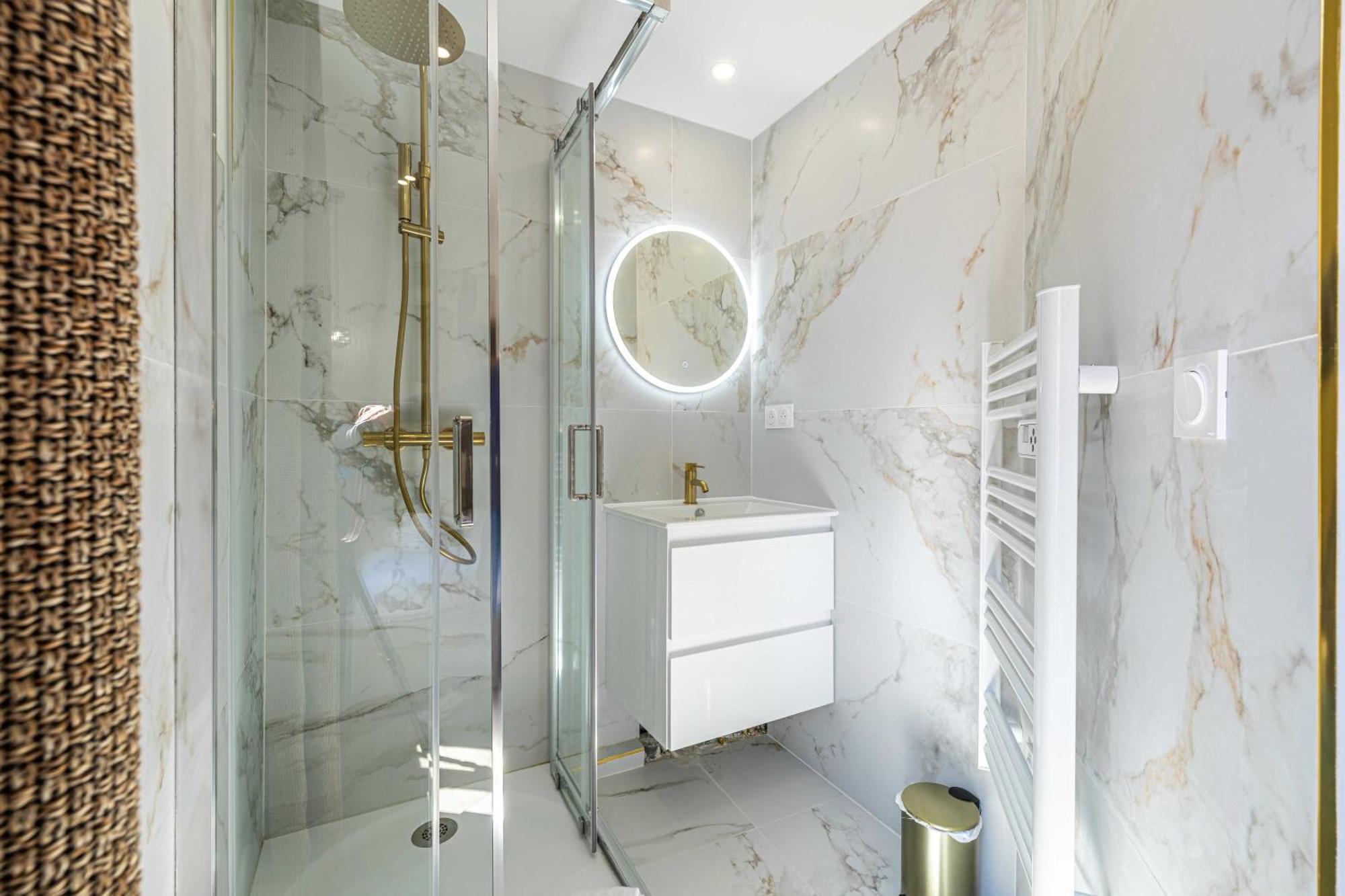Elegant 2 - Bedroom Flat In