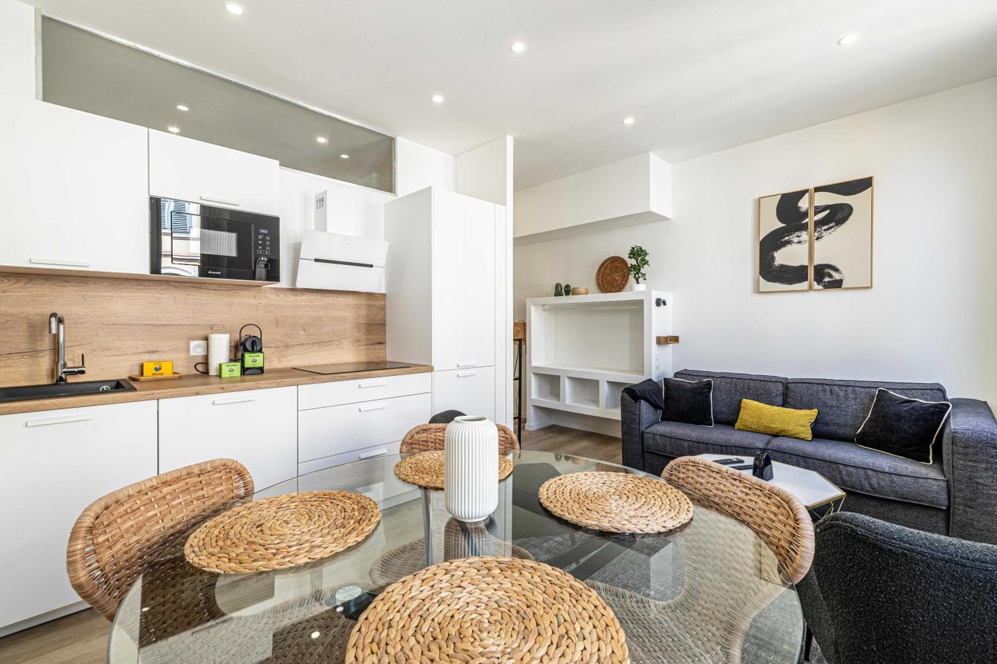 Apartment Elegant 2 - Bedroom Flat In